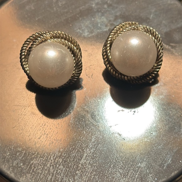 Clip on  large white pearl earrings silver frames vintage - Picture 2 of 7